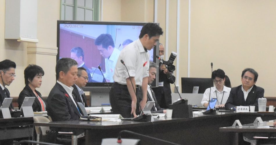 大阪万博、移動の足「ライドシェア」で　府が検討 - 日本経済新聞