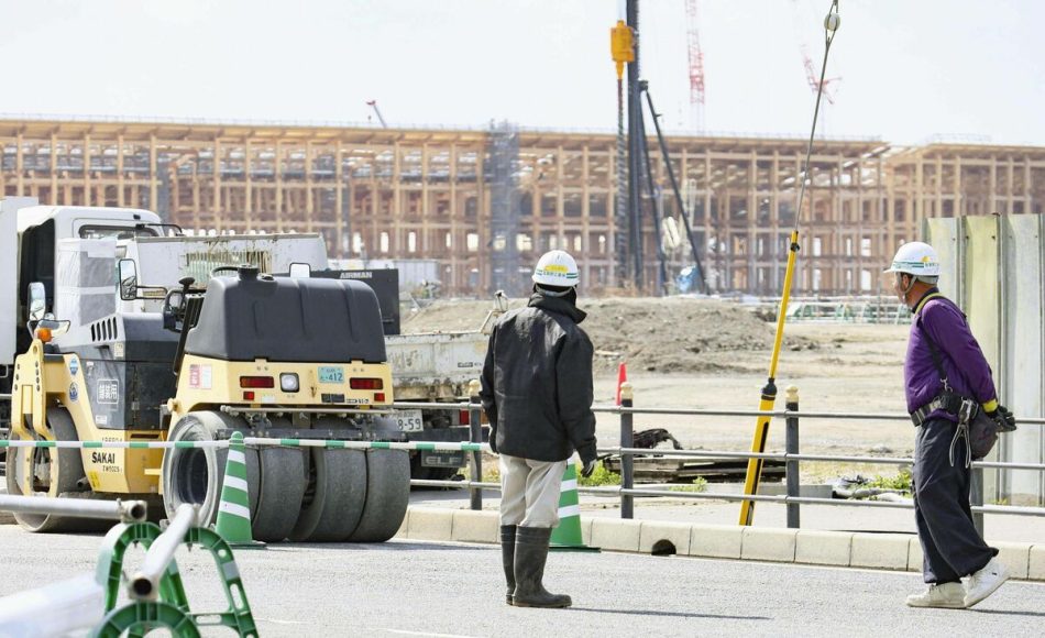 半導体企業の国際誘致、万博の会場整備…繁忙続く建設業　国策が拍車をかける　4月1日から残業規制 | 沖縄タイムス＋プラス