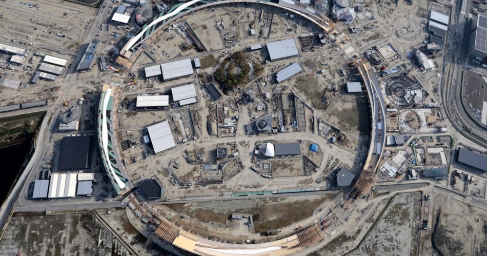 万博まで1年　整備が進む会場の夢洲 [写真特集1/10] | 毎日新聞