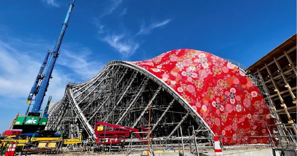 世界最大の「西陣織建築」になる驚きの万博パビリオン、外壁全面を覆う膜工事に着手 | 日経クロステック（xTECH）