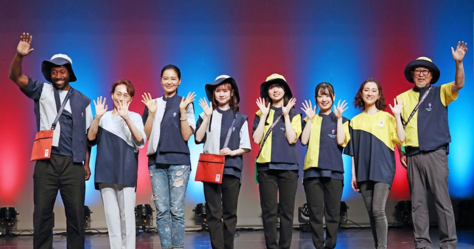 大阪万博ボランティア、目標の2万人達成 制服も発表 - 日本経済新聞