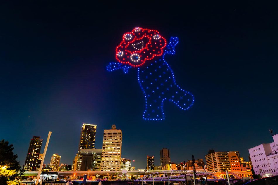 大阪の夜空に「ミャクミャク」登場！ドローンショーで大阪・関西万博をPR | 夜景FANマガジン
