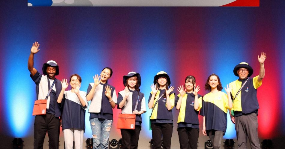 大阪・関西万博 ボランティアユニホーム発表 会場と街中で2種類 | 毎日新聞