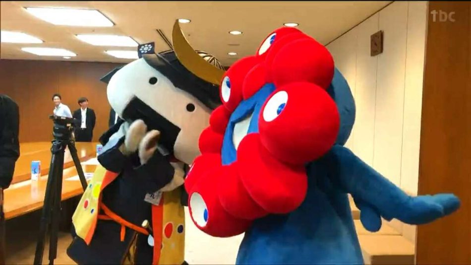 関西万博開催まで10か月「ミャクミャク」宮城県のむすび丸と対面 | TBS NEWS DIG