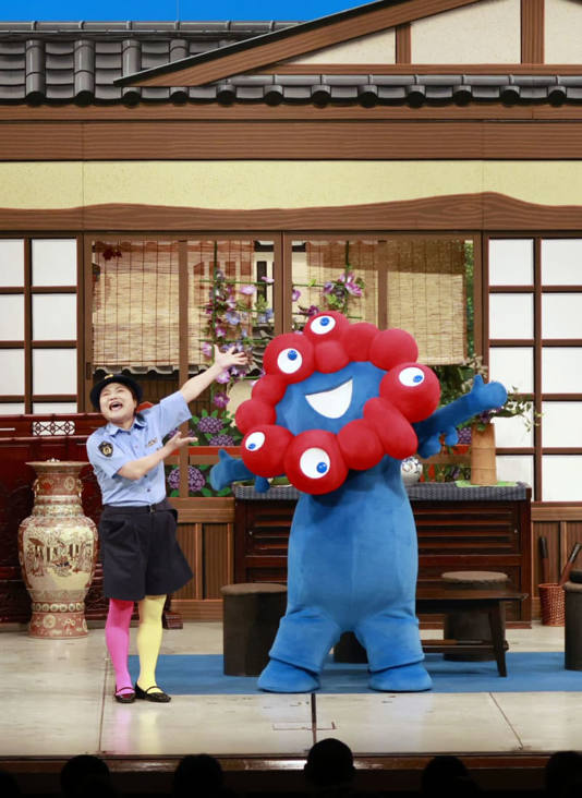 ミャクミャクが新喜劇出演、大阪 関西弁で客沸かせる