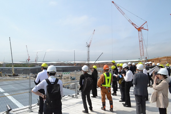 大阪・関西万博の工事状況を見学 「夢洲」現地取材会(日本専門新聞協会) – 旅行新聞 – 株式会社旅行新聞新社