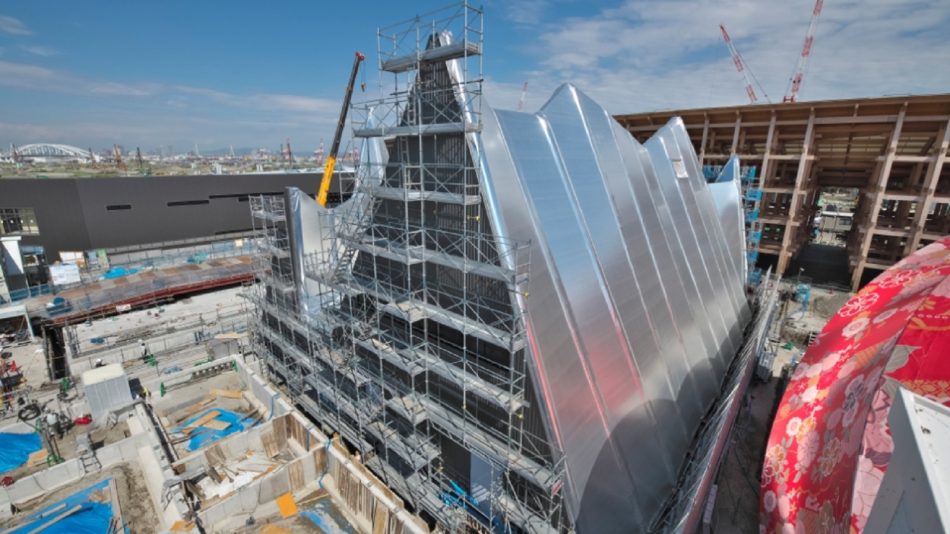 三角形の連なりを覆う銀膜、万博「ガスパビリオン」が涼しいのはお化けの仕業か | 日経クロステック（xTECH）