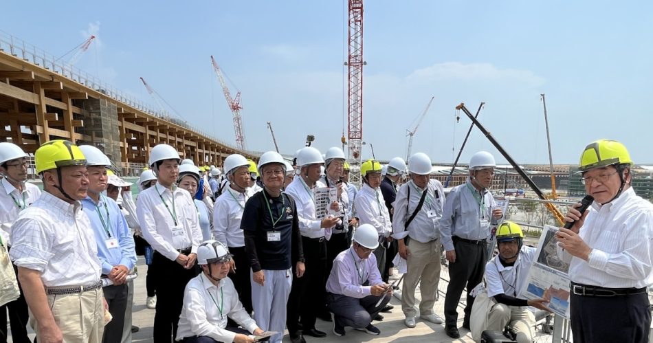 日本維新の会・馬場伸幸代表、大阪万博会場を視察　地方議員団と - 日本経済新聞