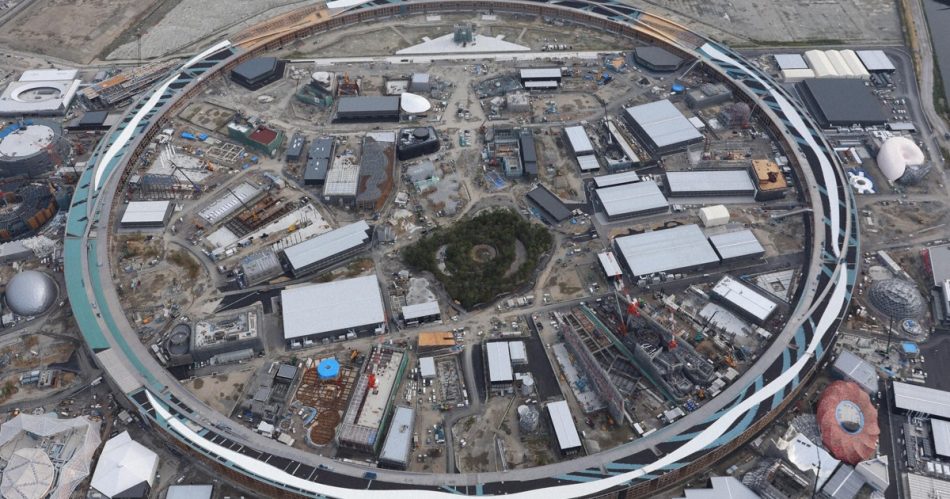 大阪・関西万博会場の大屋根「リング」一つにつながる [写真特集2/13] | 毎日新聞