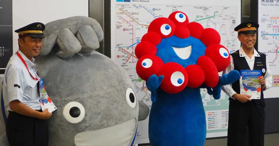 渋谷にミャクミャク登場、万博PR　東急駅長らパンフ配り「多くの人、関西に行って」 - 産経ニュース