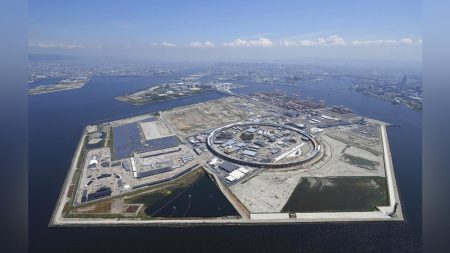 地震・大雨で孤立が懸念される万博会場・夢洲、帰宅困難者の脱出に船…防災実施計画に盛り込む : 読売新聞