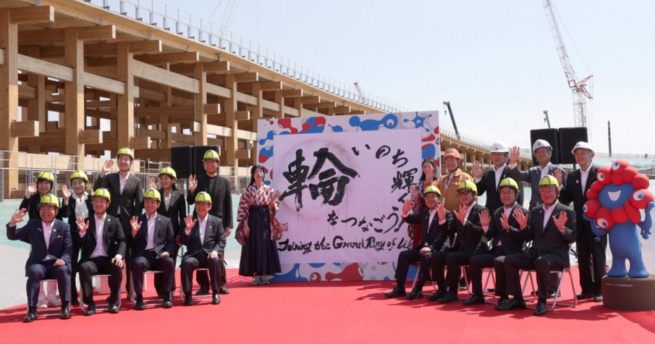 大阪・関西万博会場シンボルの「大屋根リング」記念式典 [写真特集1/6] | 毎日新聞
