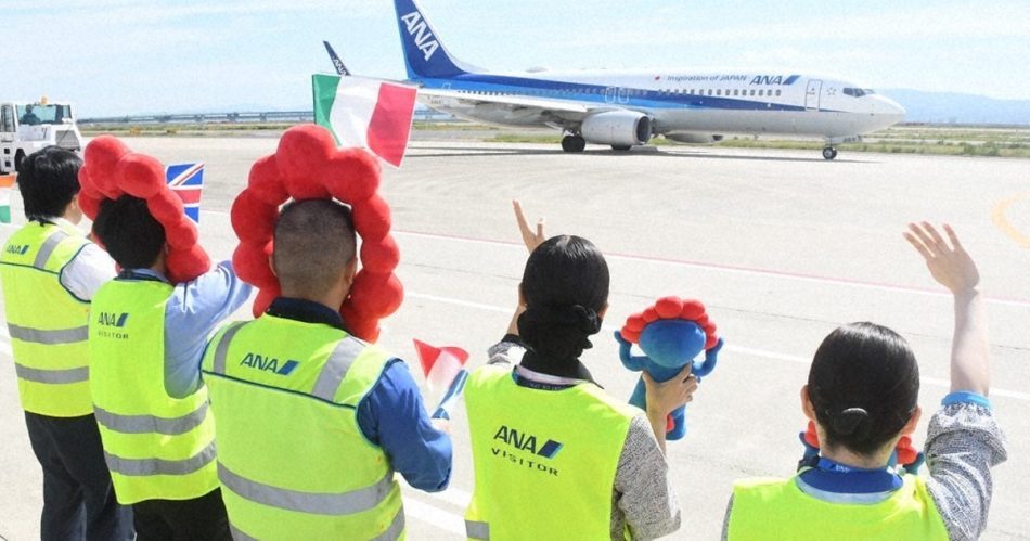 ＥＸＰＯ２０２５大阪・関西：始まったら来てな～！！　関空お見送りで開幕200日前PR　／大阪 | 毎日新聞