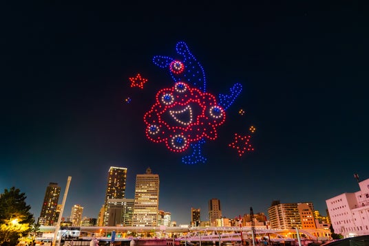 ドローンショー・ジャパン、大阪・関西万博開幕半年前PR「想像以上!が、万博だ。6 months to go スペシャルドローンショー!」を大阪・ATCウミエール広場で開催!観覧無料! - 金沢経済新聞