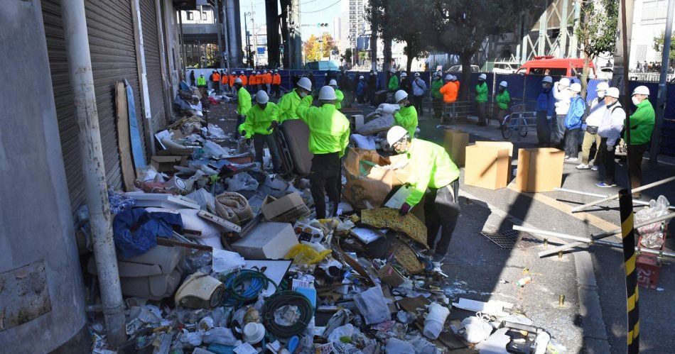 あいりん総合センターの野宿者を強制退去　大阪・西成区 (毎日新聞)