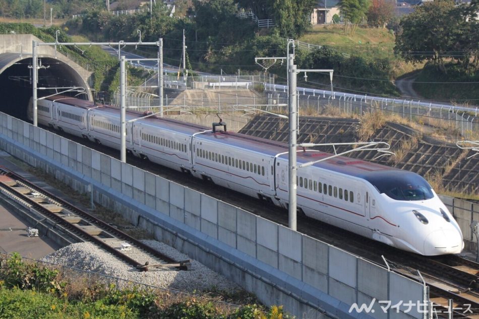 JR九州、大阪・関西万博ラッピング新幹線(800系)12/28から運行開始 | マイナビニュース