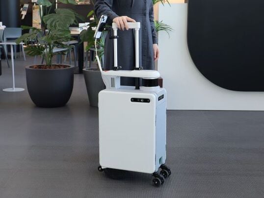 デザイン一新、機能を追加した新型「AIスーツケース」、大阪・関西万博で実証実験 - ITmedia NEWS