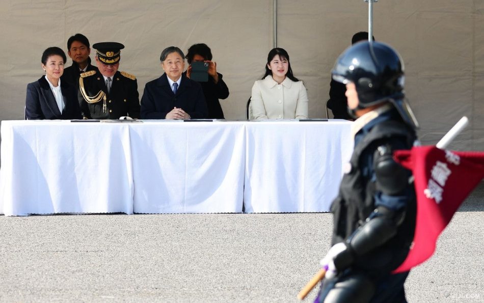 天皇ご一家、皇宮警察視閲式に　皇居：時事ドットコム