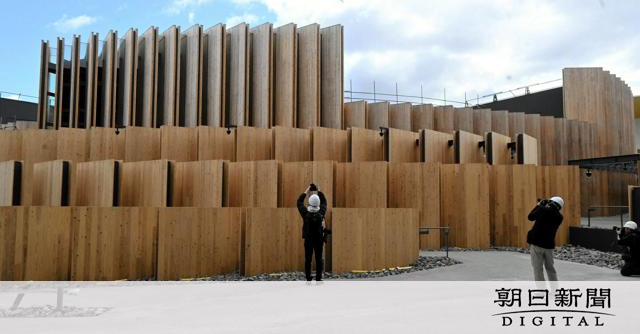 万博の日本館、初公開　外観は木、展示は藻類かたどったキティなど [大阪府]：朝日新聞デジタル