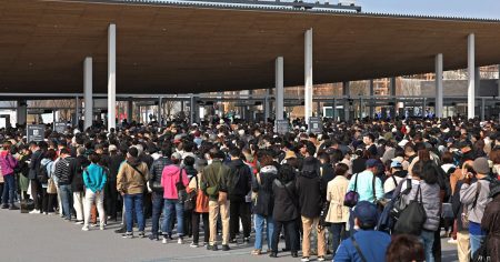 大阪万博来場者に｢円滑な入場｣協力要請　「テストラン」混雑で日本国際博覧会協会 - 日本経済新聞