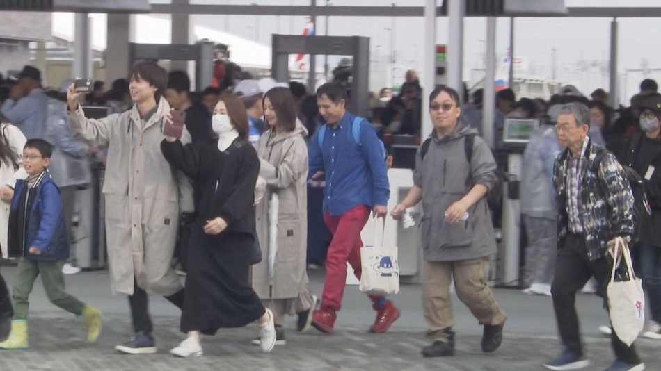 【速報】大阪・関西万博ついに開幕　午前9時ゲート開く、走って入場する人も　ゲート前は長蛇の列続く「ほんま参った」（読売テレビ） - Yahoo!ニュース