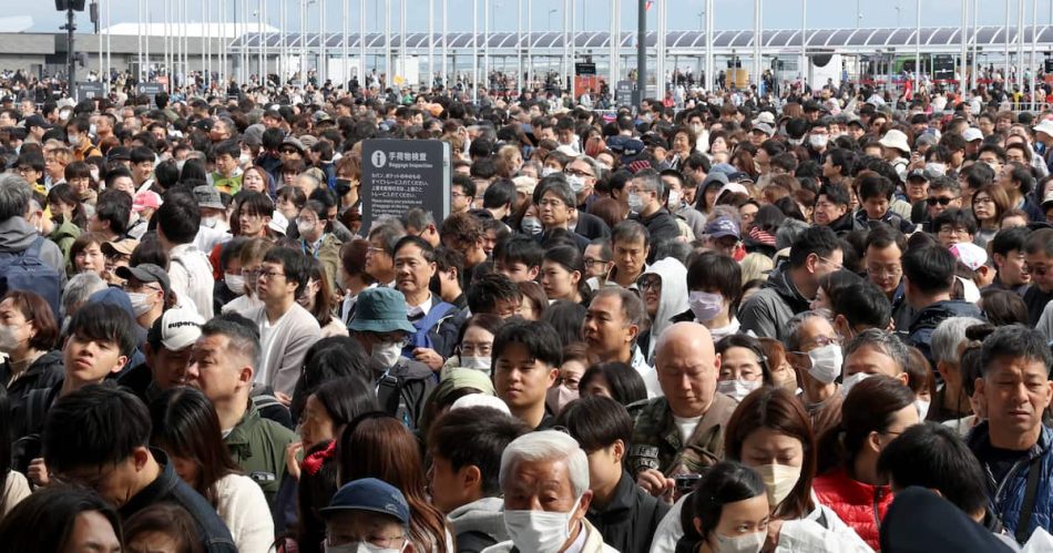 開幕を待ち続けた人たちでにぎわう大阪・関西万博　朝からオープニングイベントが続々 - 産経ニュース