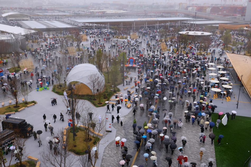 【大阪・関西万博】「紙の地図200円なんてケチくさい」“嵐の船出”歓喜の一方で課題浮き彫り（日刊スポーツ） - Yahoo!ニュース