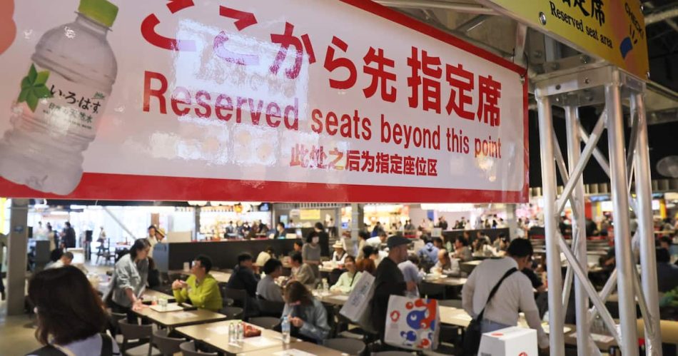 SNSで物議の万博フードコート有料席　50分550円も、予約制で並ばず食事できて好評 - 産経ニュース