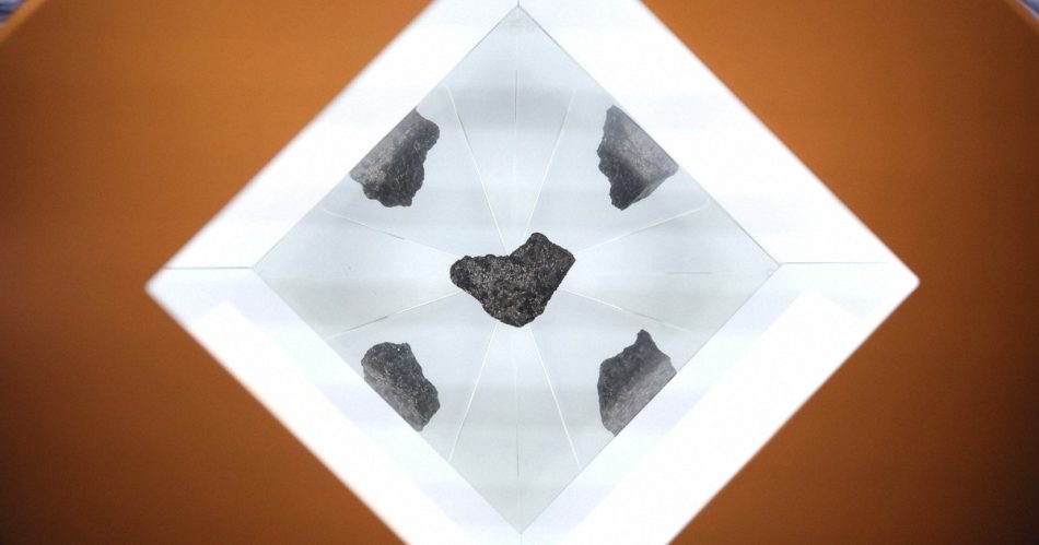 万博、米国パビリオンに予約制を試験導入　「月の石」展示で長蛇の列 ［写真特集1/6］ | 毎日新聞
