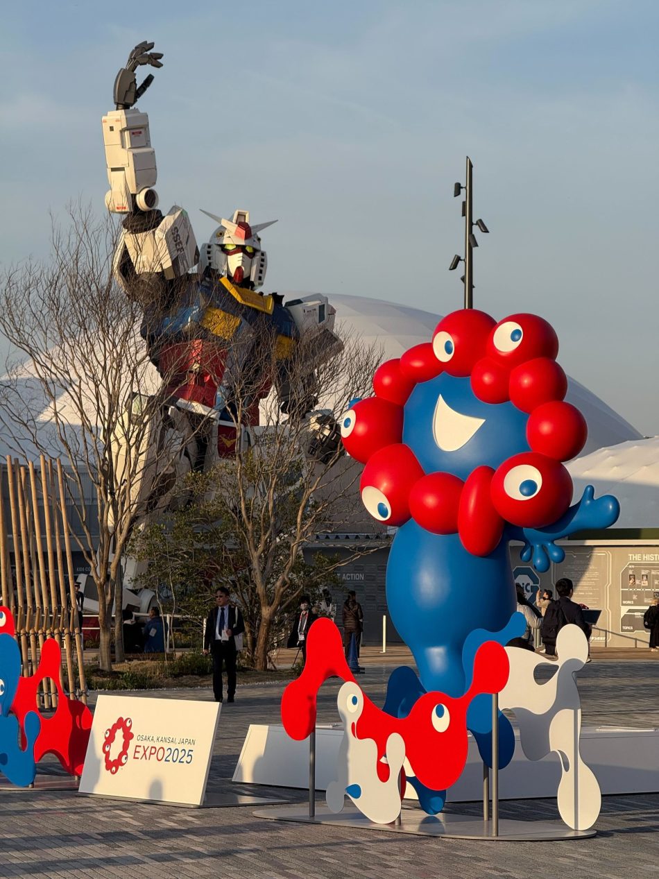 謎の踊りに謎展示、ミャクミャクとガンダムの競演……大阪万博はごちゃ混ぜカオス、そこが楽しい - ITmedia NEWS