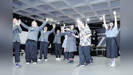 大阪：＜ZOOM　EXPO＞社員の個性　劇で飛び出す…オフィス家具「オカムラ」１２人　４月２６日万博で：地域ニュース : 読売新聞