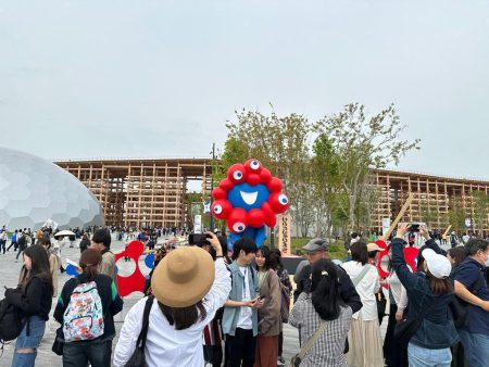 【大阪・関西万博】GWに向けて東ゲートの予約枠を拡大　24日の来場者数は8万8000人（関係者のぞく）で平日の過去最多を更新（ABCニュース） - Yahoo!ニュース