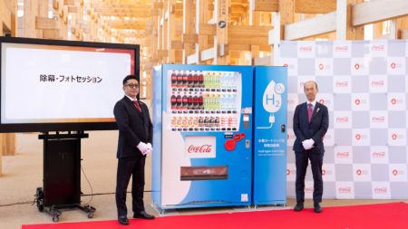 世界で初めて開発した「水素カートリッジ式発電自販機」を大阪・関西万博会場内に設置！脱炭素社会の実現に向けた取り組み | コーポレートブログ | コカ･コーラ ボトラーズジャパン株式会社