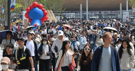 GW初日、万博パビリオンに長蛇の列　一般来場客100万人突破 | 毎日新聞