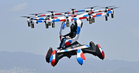 空飛ぶクルマ、大阪万博デモ飛行中に部品落下　27日の運航中止 - 日本経済新聞