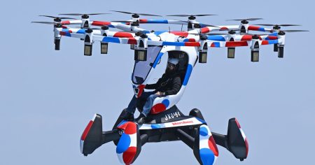 大阪万博で部品落下の空飛ぶクルマ、当面運航中止　万博協会 - 日本経済新聞