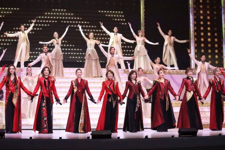 宝塚ＯＧ３１人が大阪・関西万博会場で公演　麻実れい「皆様からいただいた今という“時”を大切に」 - スポーツ報知