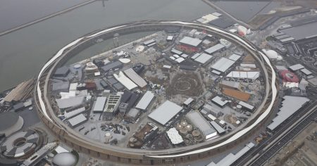 大阪・関西万博のシャトルバスが接触事故　けが人なし | 毎日新聞