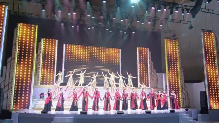 宝塚歌劇 OG華やかに「111年の伝統、脈々と」 大阪・関西万博『未来へのOne Step！』 | ラジトピ ラジオ関西トピックス
