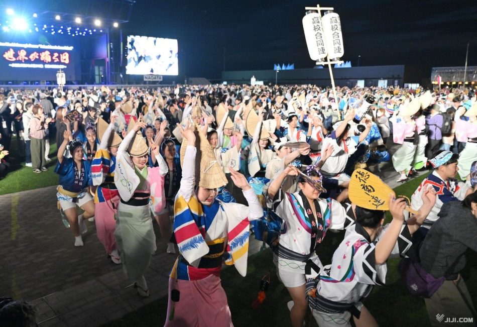 万博会場で阿波おどり：時事ドットコム