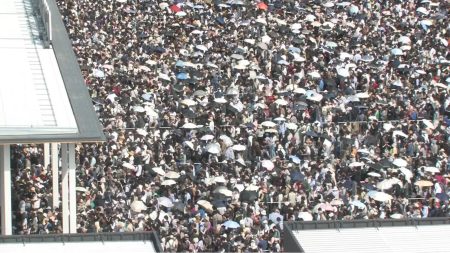 【速報】大阪・関西万博　GW後半の日曜日　開門前から長蛇の列…オープン後は“ダッシュ”…4・5日の東ゲートは午前11時台まで「満員」（MBSニュース） - Yahoo!ニュース