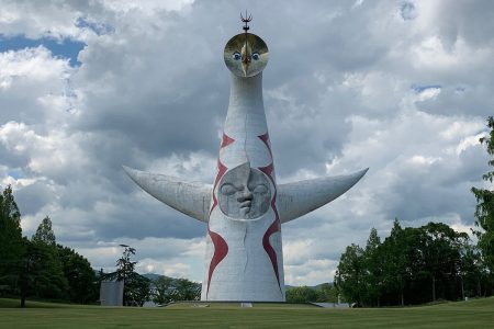 「権力の祭典、万博を潰せ！」55年前の大阪万博で「太陽の塔」に籠城1週間　「赤軍」ヘルメットの青年はどうなったのか | デイリー新潮