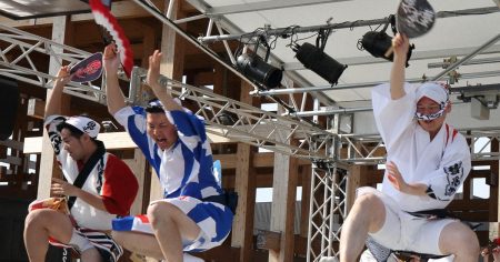 世界が踊った?　万博で阿波踊り史上最大、1万人の「輪踊り」 | 毎日新聞