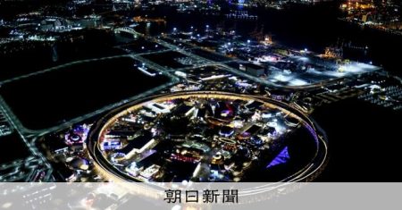 輝くリングと木組みの格子模様　上空2500メートル、夜の万博散歩 [大阪府] [大阪・関西万博2025]：朝日新聞