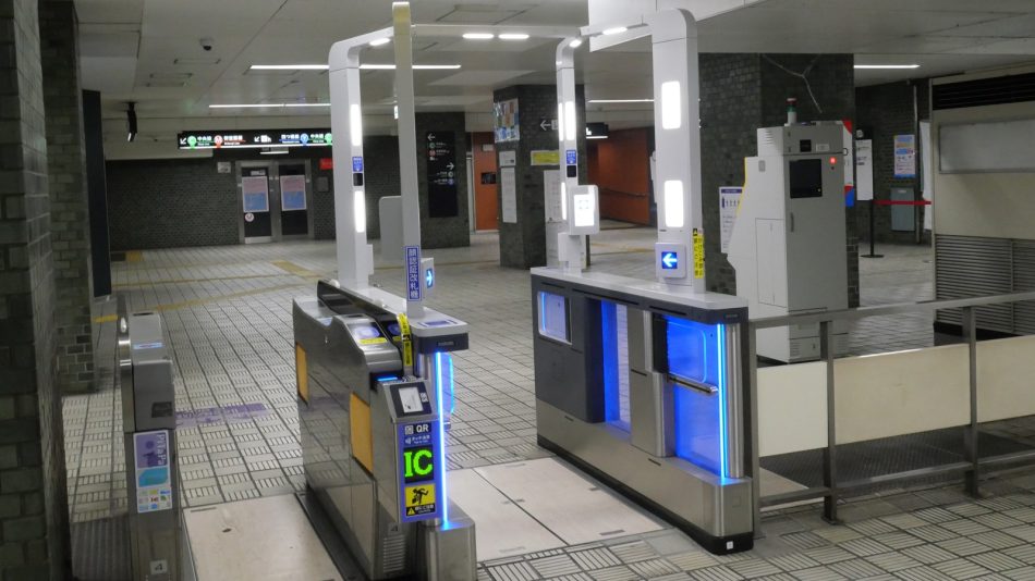万博の「前と外」にパナソニックの顔認証　大林組が現場管理、大阪メトロが改札で採用 | 日経クロステック（xTECH）