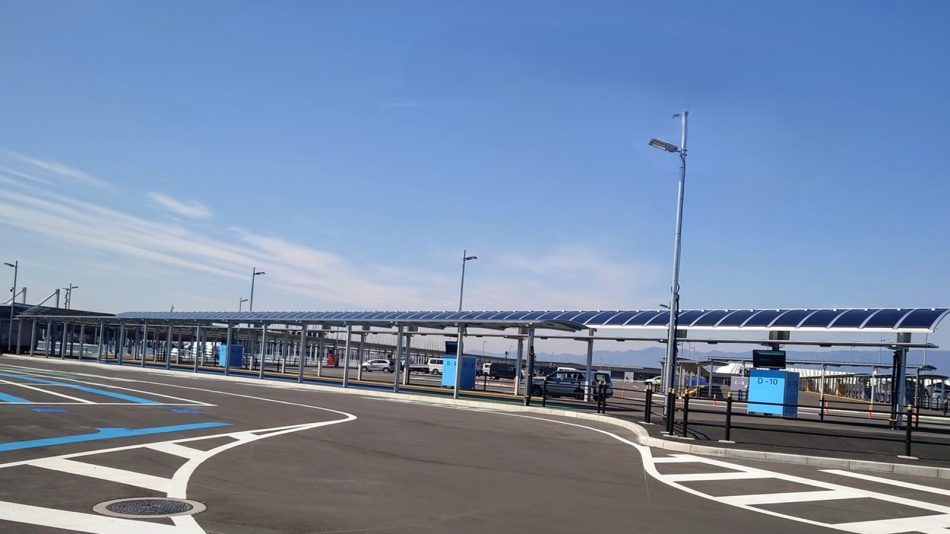 大阪・関西万博のバス停に積水化学のペロブスカイト、パナソニックは「発電ガラス」 | 日経クロステック（xTECH）
