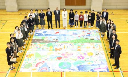 港区ホームページ／EXPO2025 大阪・関西万博会場でも展示予定！区立御成門学園の児童・生徒たちが「世界一大きな絵」プロジェクトに参加しました