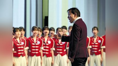 大阪万博:阪神大震災からの復興願った合唱曲「しあわせ運べるように」を万博で指揮…作詞作曲の元音楽教諭 : 読売新聞