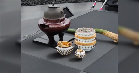 『万博のお茶会に急遽参加してきたけど茶器がめっちゃ尖っててヤバかった』想像以上に先鋭的な世界観が面白い「今風へうげもの茶器」 - Togetter [トゥギャッター]