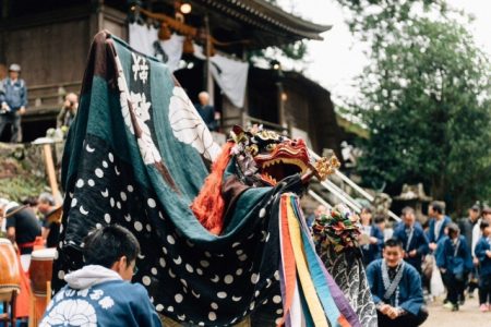 五穀豊穣を祈り　切磋琢磨の３地区が力を合わせる　奈良県曽爾村の獅子舞　(曽爾村) - 大阪・関西万博　未来へ紡ぐ　ALL NARA FESTIVAL(４)｜奈良新聞デジタル